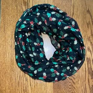 Infinity scarf with holly